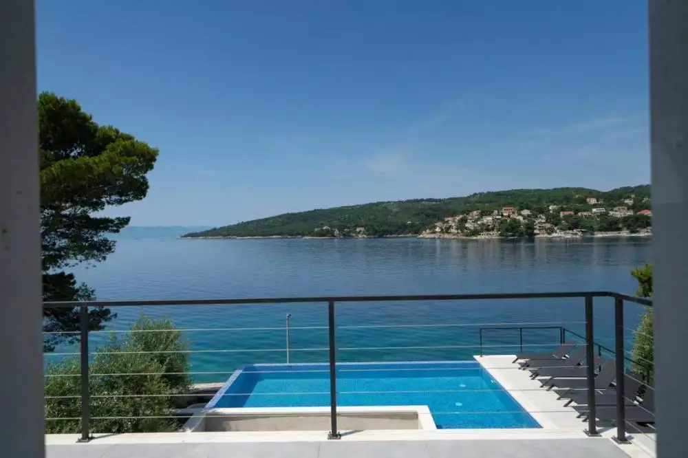 Villa 314m² in Croatia, Sumartin. Priced at 1900000€ rent photo-5