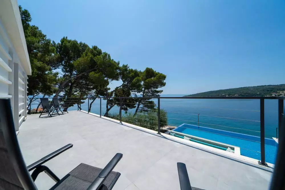 Villa 314m² in Croatia, Sumartin. Priced at 1900000€ rent photo-6