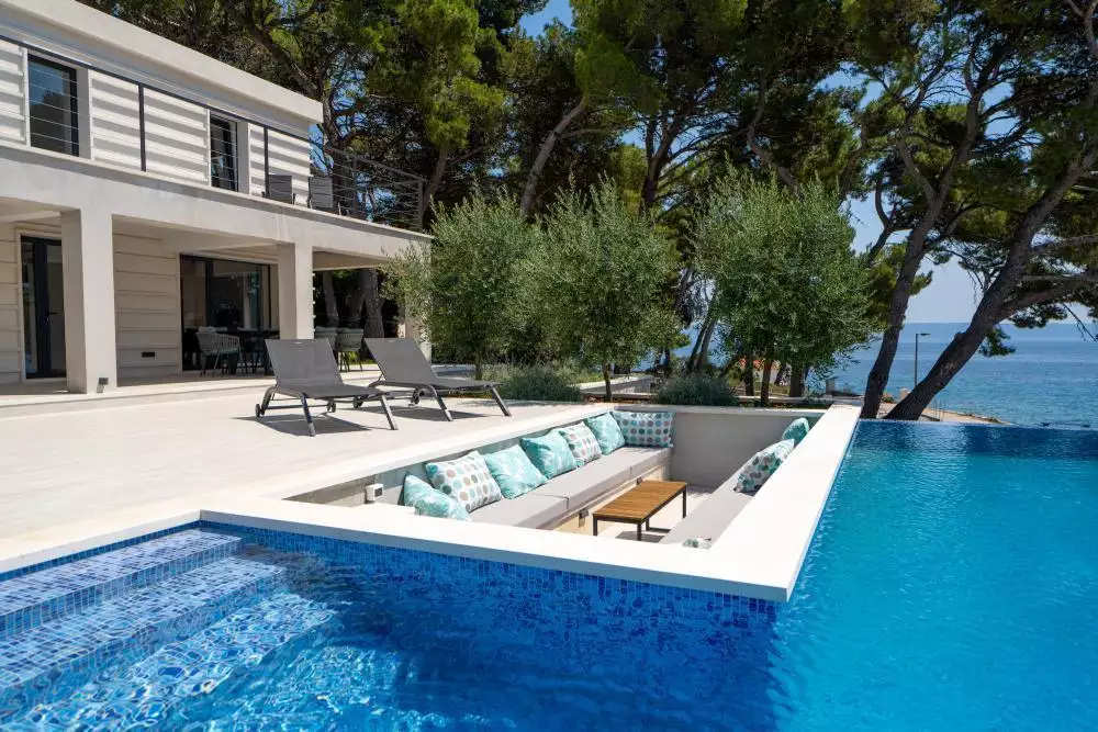 Villa 314m² in Croatia, Sumartin. Priced at 1900000€ rent photo-7