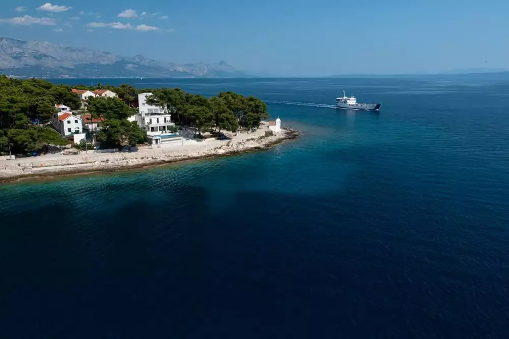 Villa 314m² in Croatia, Sumartin. Priced at 1900000€ rent photo-8
