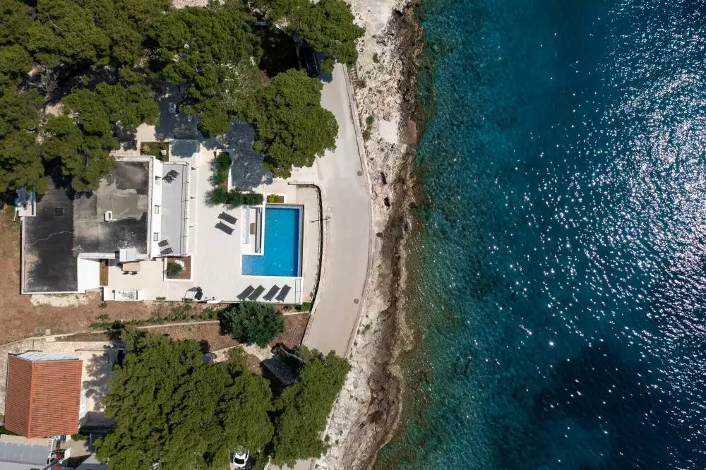 Villa 314m² in Croatia, Sumartin. Priced at 1900000€ rent photo-10