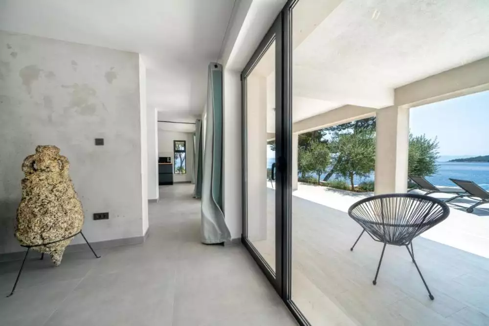 Villa 314m² in Croatia, Sumartin. Priced at 1900000€ rent photo-12