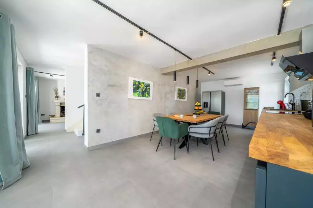 Villa 314m² in Croatia, Sumartin. Priced at 1900000€ rent photo-16