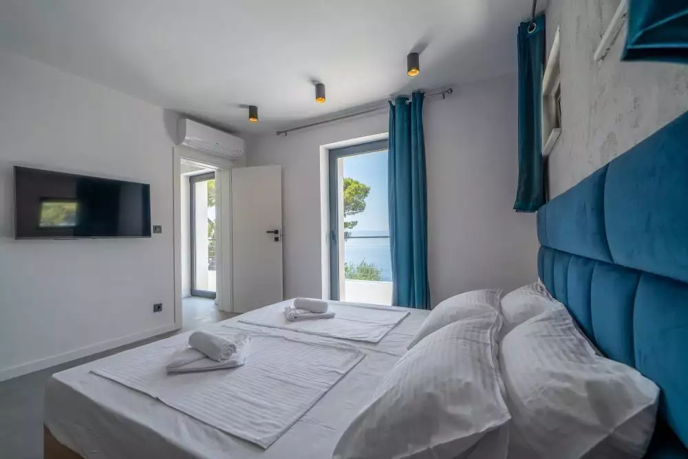 Villa 314m² in Croatia, Sumartin. Priced at 1900000€ rent photo-22
