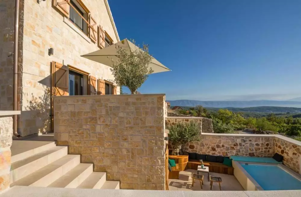 Villa 250m² in Croatia, Hvar. Priced at 800000€ rent photo-3