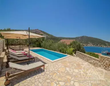 Buy in Spain for 630000€