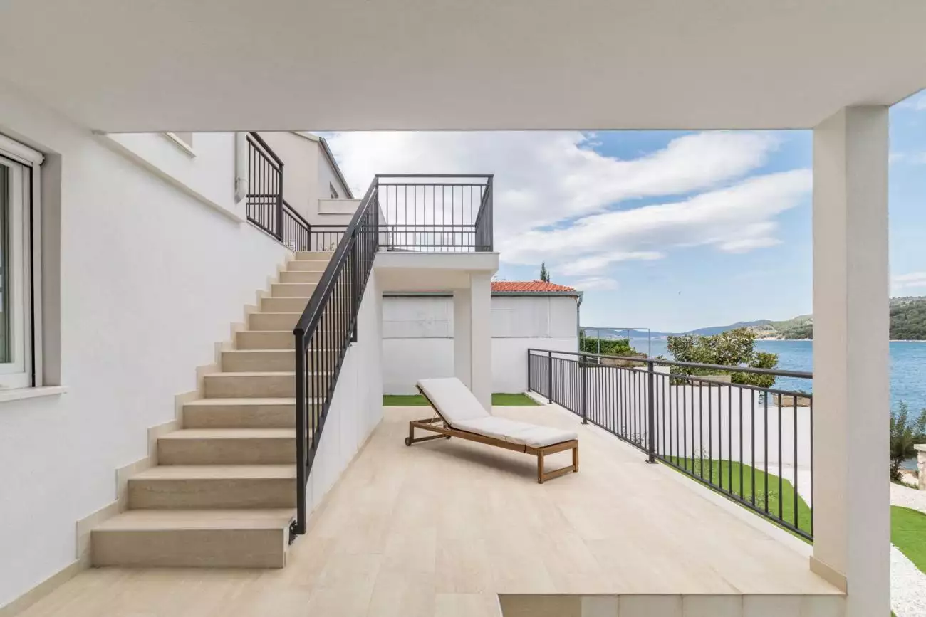 Villa 370m² in Croatia, Trogir. Priced at 1394000€ rent photo-13