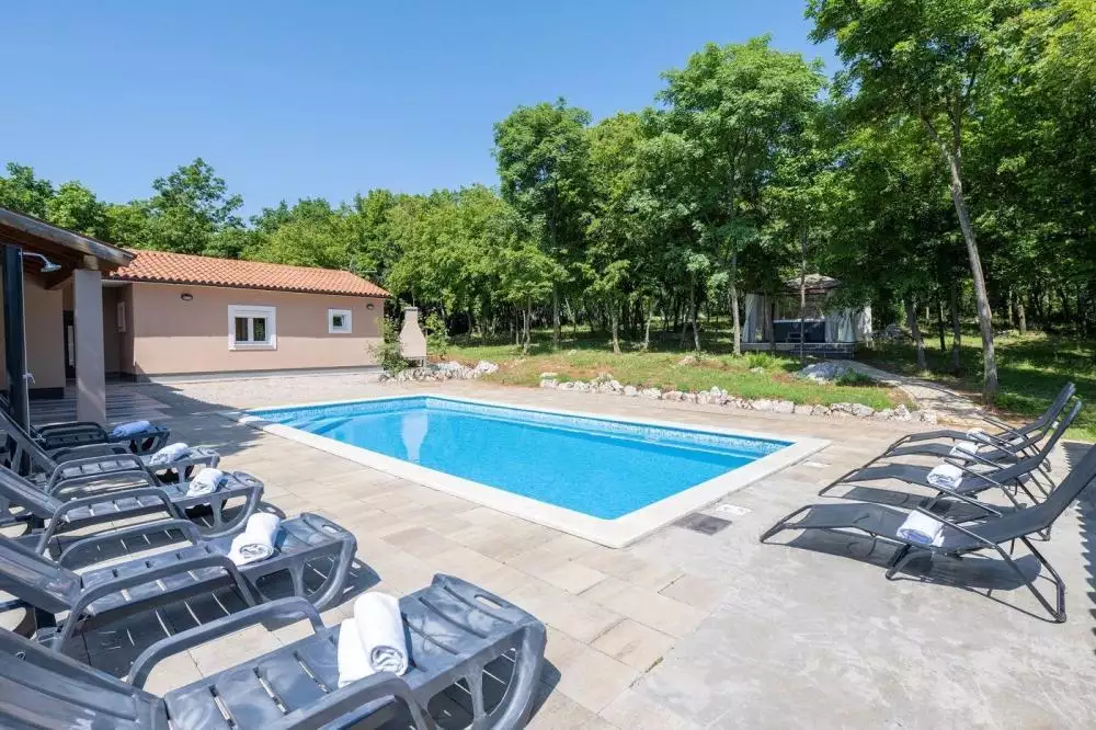 Villa 198m² in Croatia, Labin. Priced at 600000€ rent photo-1