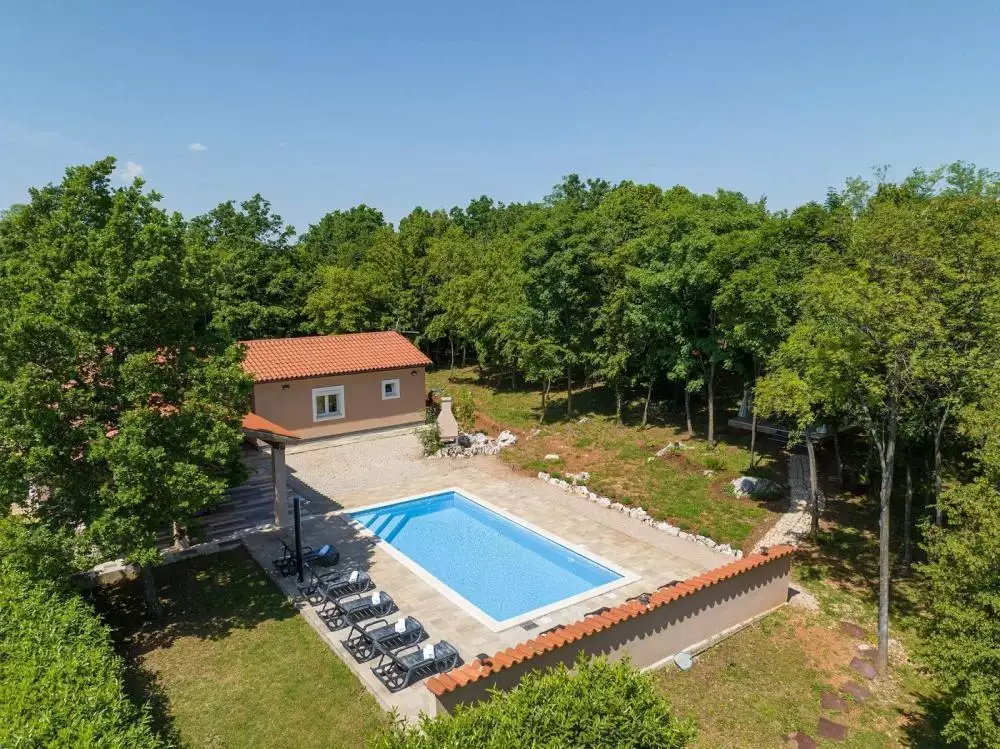 Villa 198m² in Croatia, Labin. Priced at 600000€ rent photo-2