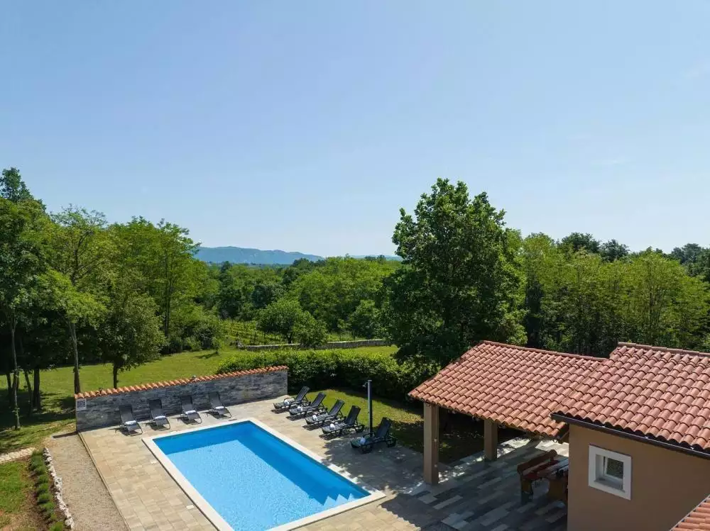 Villa 198m² in Croatia, Labin. Priced at 600000€ rent photo-4