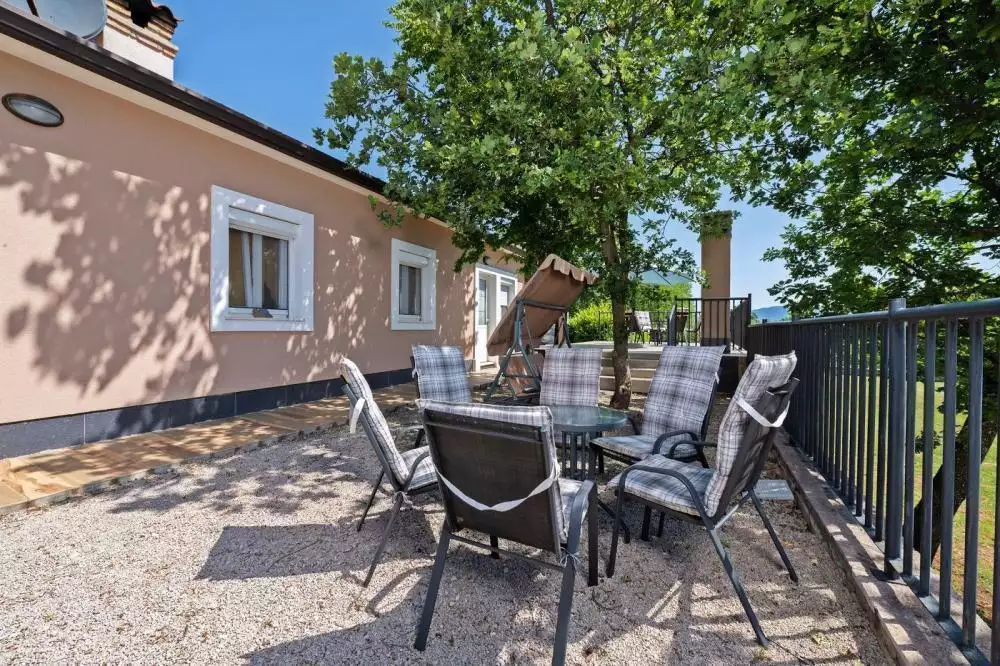 Villa 198m² in Croatia, Labin. Priced at 600000€ rent photo-11