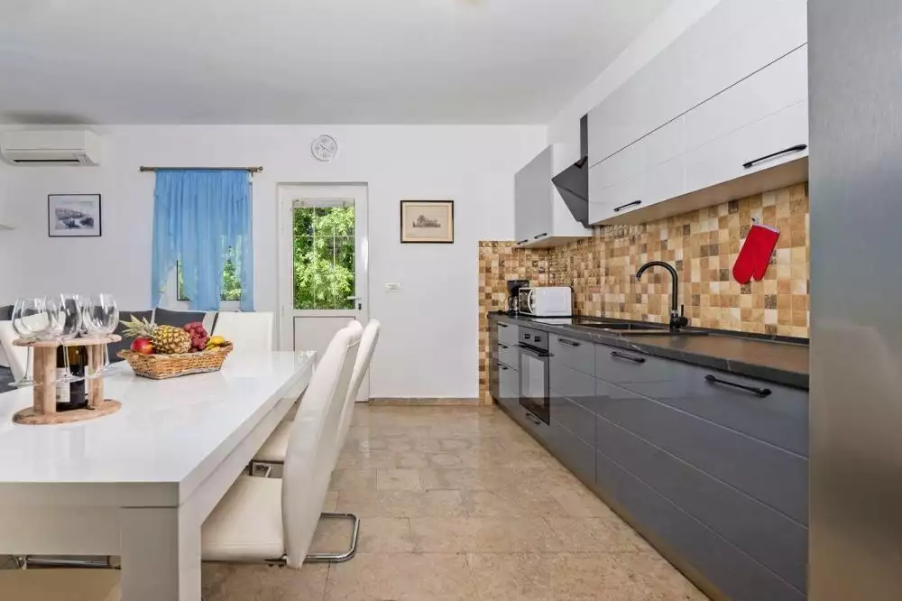 Villa 198m² in Croatia, Labin. Priced at 600000€ rent photo-15