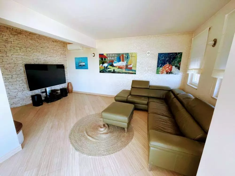 Villa 550m² in Croatia, Opatija. Priced at 4300000€ rent photo-3
