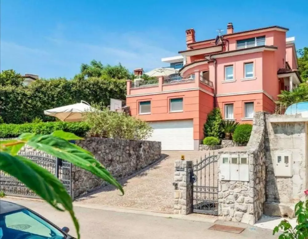 Villa 550m² in Croatia, Opatija. Priced at 4300000€ rent photo-23