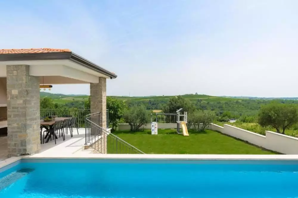 Villa 288m² in Croatia, Buje. Priced at 1200000€ rent photo-12
