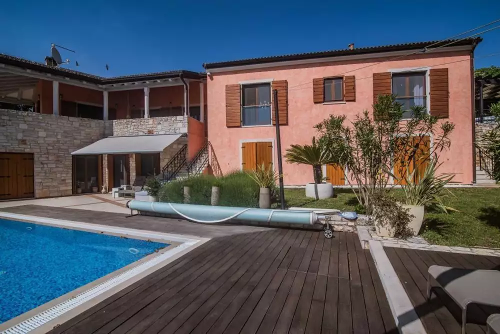 Villa 388m² in Croatia, Rovinj. Priced at 1993150€ rent photo-5
