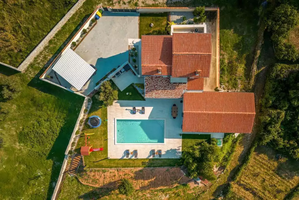 Villa 272m² in Croatia, Labin. Priced at 1750000€ rent photo-1