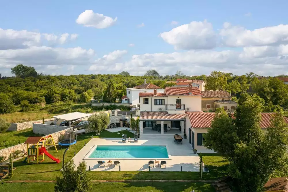 Villa 272m² in Croatia, Labin. Priced at 1750000€ rent photo-3