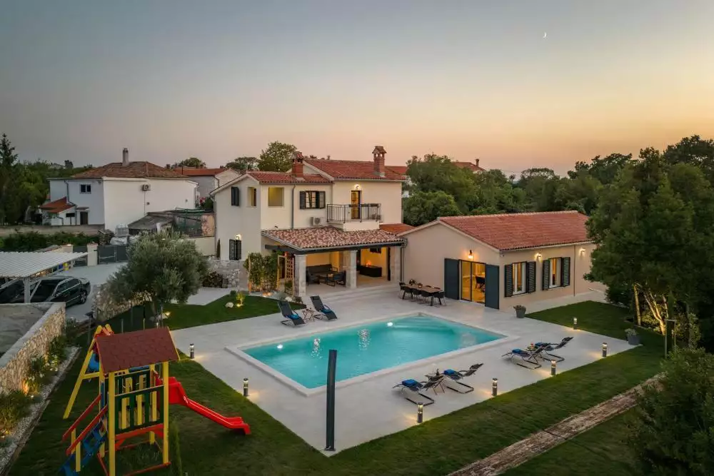 Villa 272m² in Croatia, Labin. Priced at 1750000€ rent photo-7