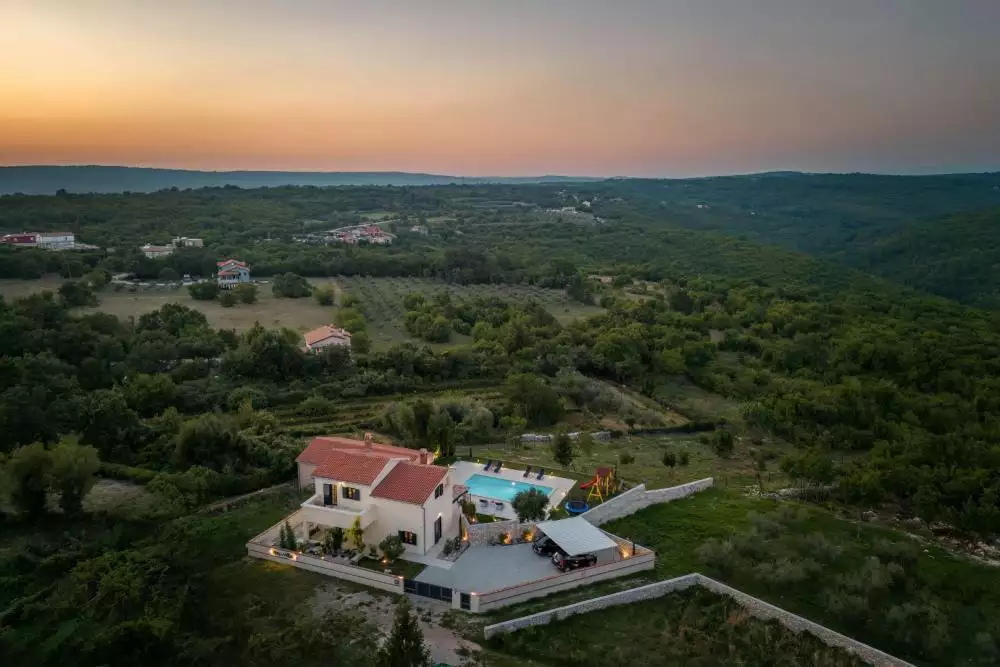 Villa 272m² in Croatia, Labin. Priced at 1750000€ rent photo-10