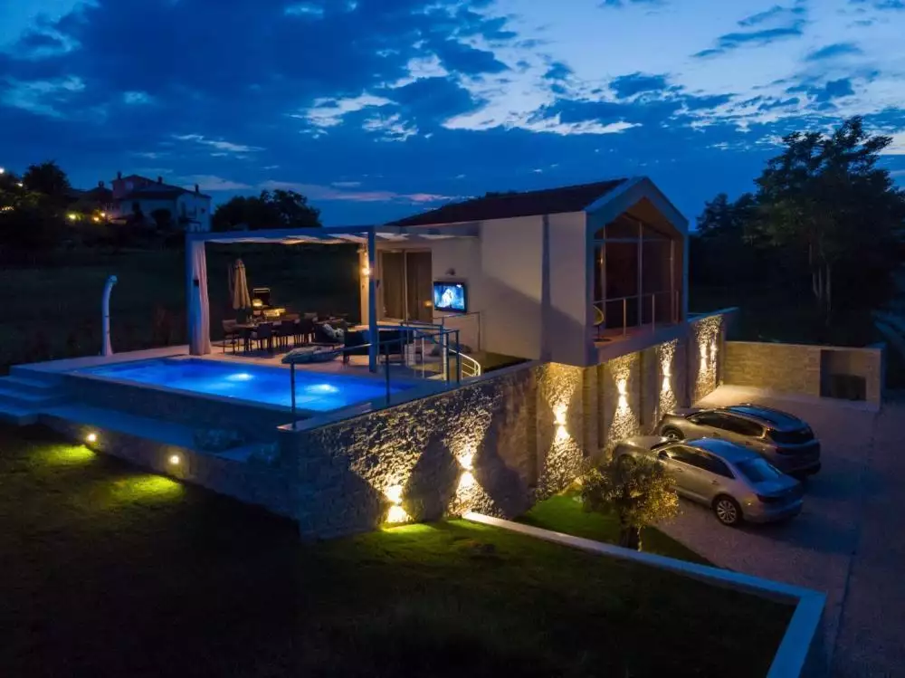 Villa 254m² in Croatia, Motovun. Priced at 898000€ rent photo-16