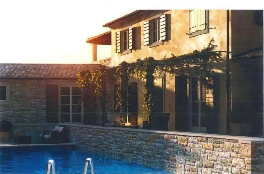 Villa 240m² in Italy, Mutignano. Priced at 1245000€ rent photo-1