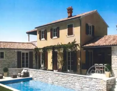 Buy in Italy for 1245000€