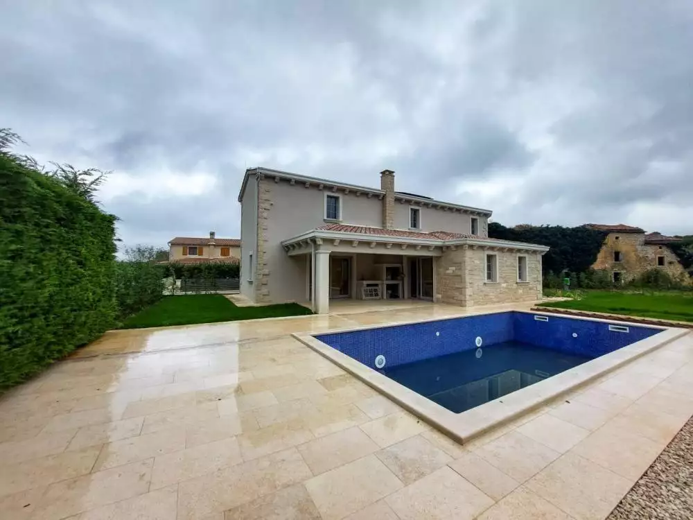 Villa 198m² in Croatia, Barban. Priced at 650000€ rent photo-2