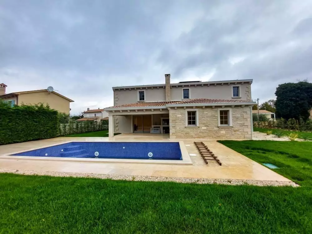 Villa 198m² in Croatia, Barban. Priced at 650000€ rent photo-3