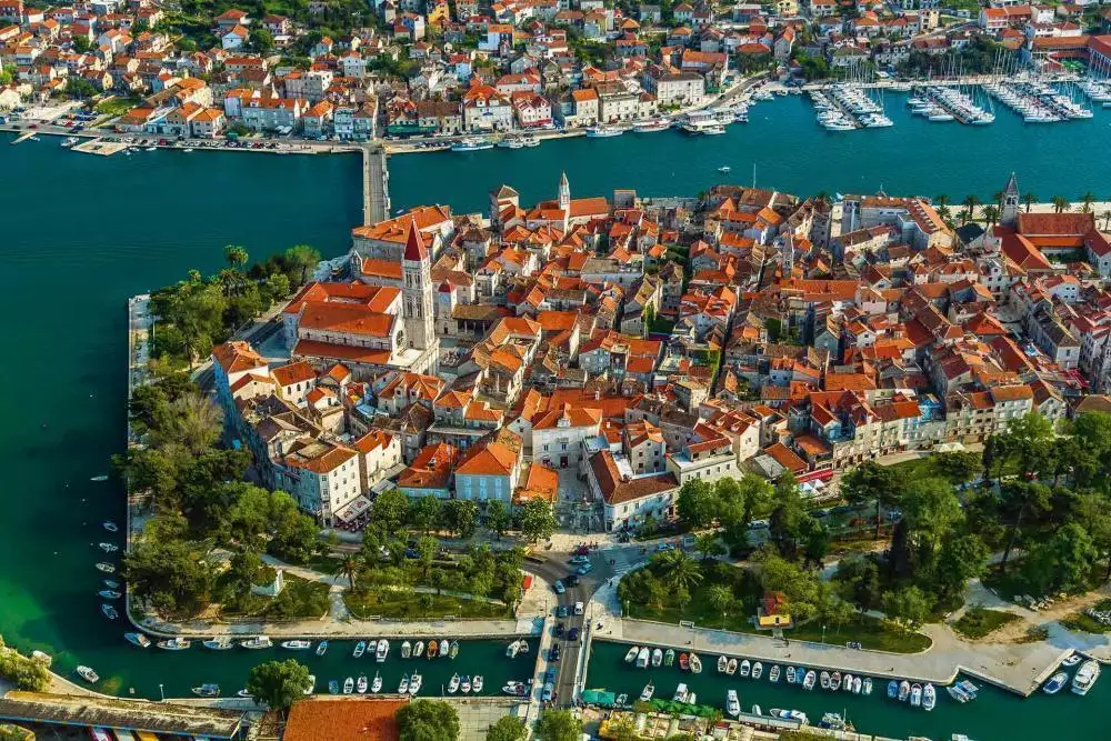 Hotels 1250m² in Croatia, Trogir. Priced at 3000000€ rent photo-3