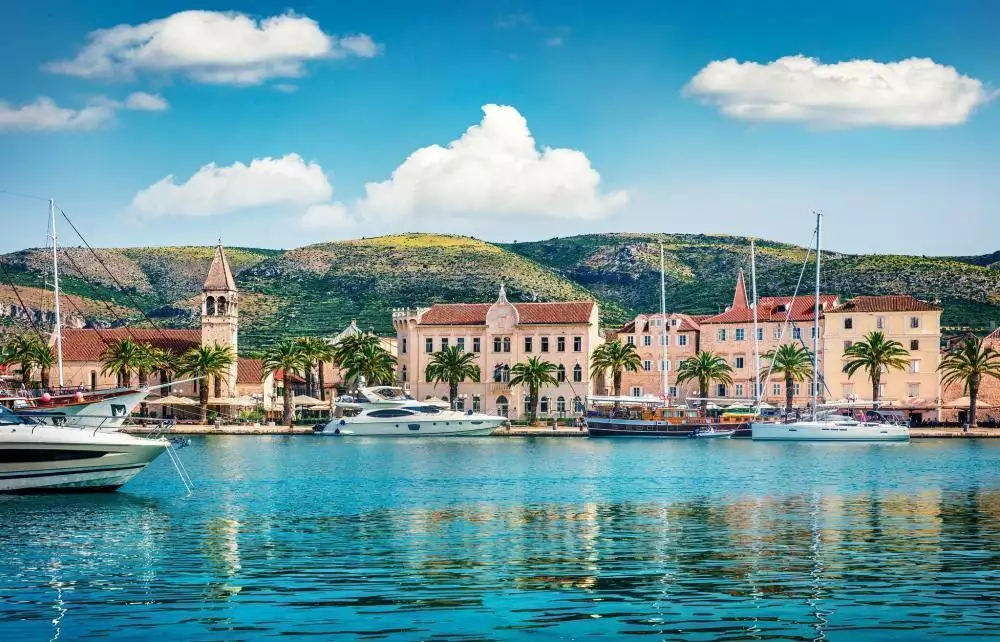 Hotels 1250m² in Croatia, Trogir. Priced at 3000000€ rent photo-4