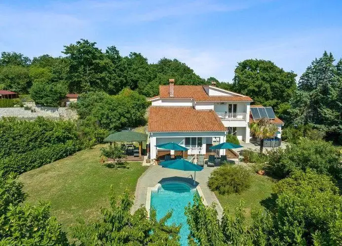 Villa 300m² in Croatia, Labin. Priced at 980000€ rent photo-1