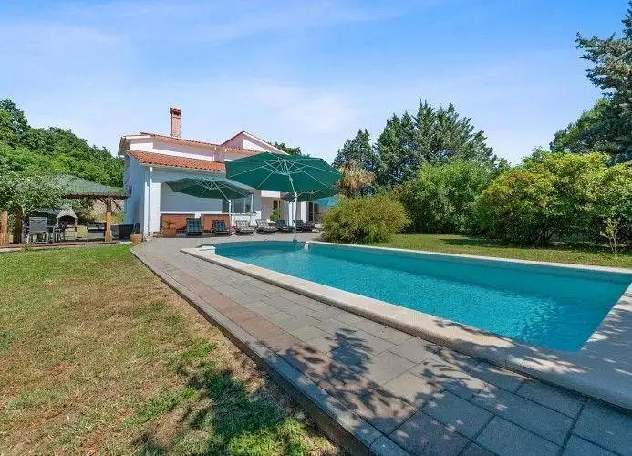 Villa 300m² in Croatia, Labin. Priced at 980000€ rent photo-2