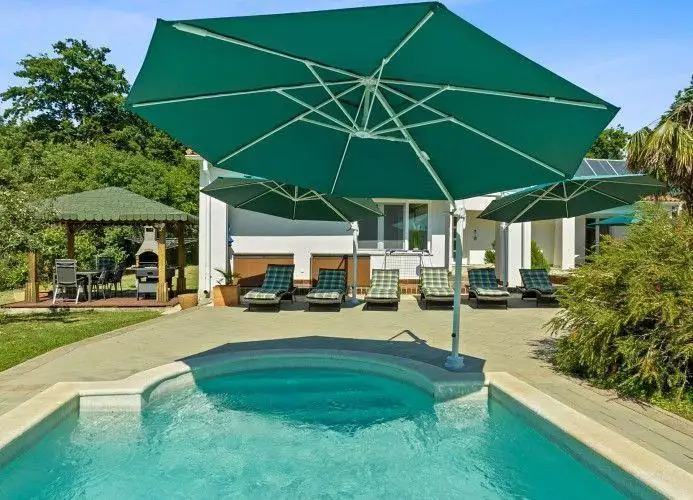 Villa 300m² in Croatia, Labin. Priced at 980000€ rent photo-3