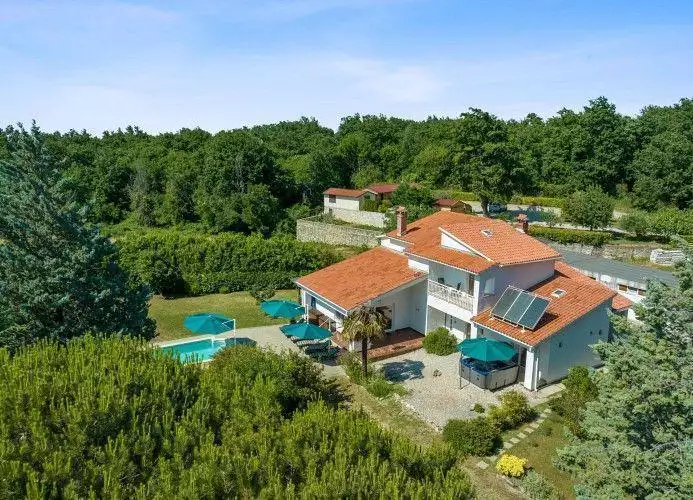 Villa 300m² in Croatia, Labin. Priced at 980000€ rent photo-4