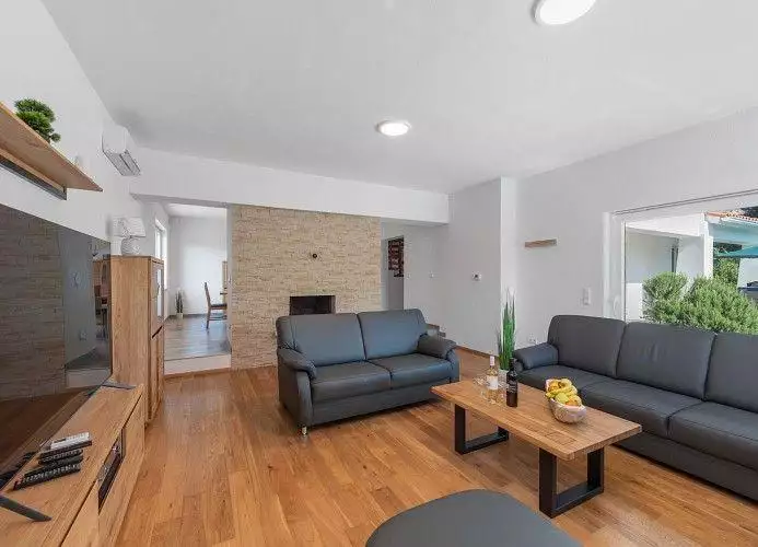 Villa 300m² in Croatia, Labin. Priced at 980000€ rent photo-9