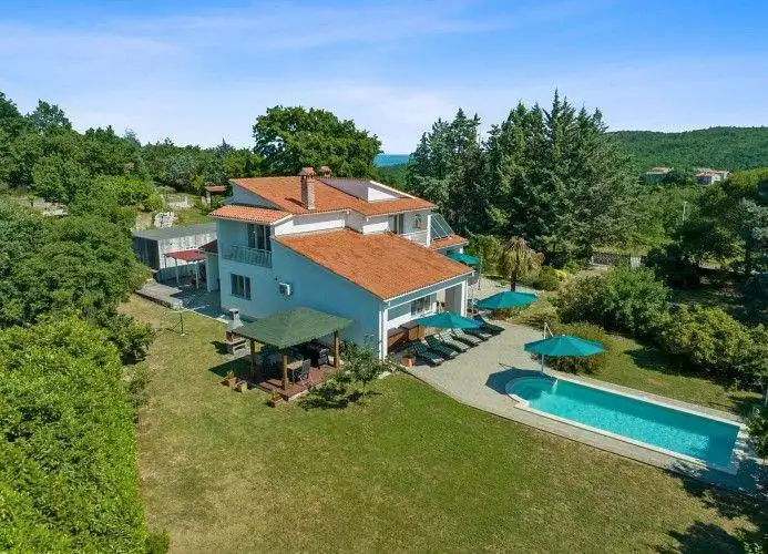 Villa 300m² in Croatia, Labin. Priced at 980000€ rent photo-25