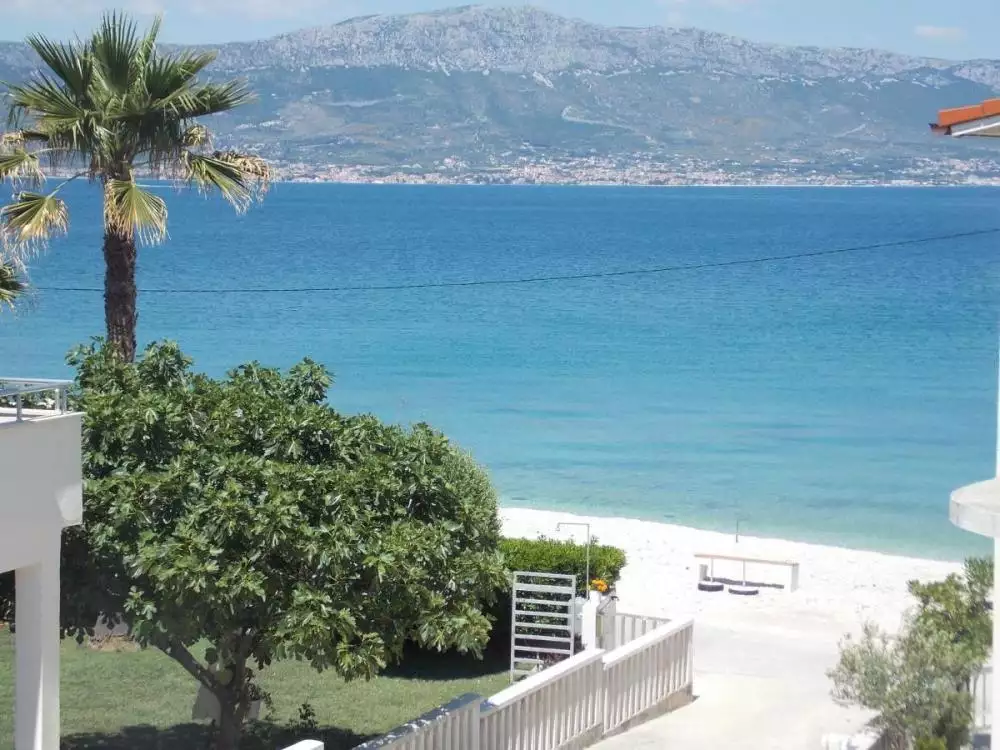 Hotels 253m² in Croatia, Ciovo. Priced at 780000€ rent photo-1