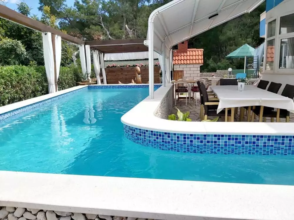 Hotels 253m² in Croatia, Ciovo. Priced at 780000€ rent photo-2