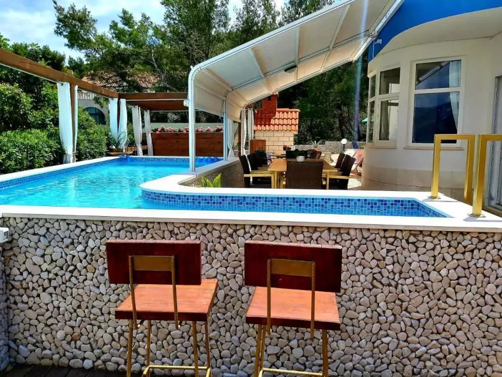 Hotels 253m² in Croatia, Ciovo. Priced at 780000€ rent photo-5