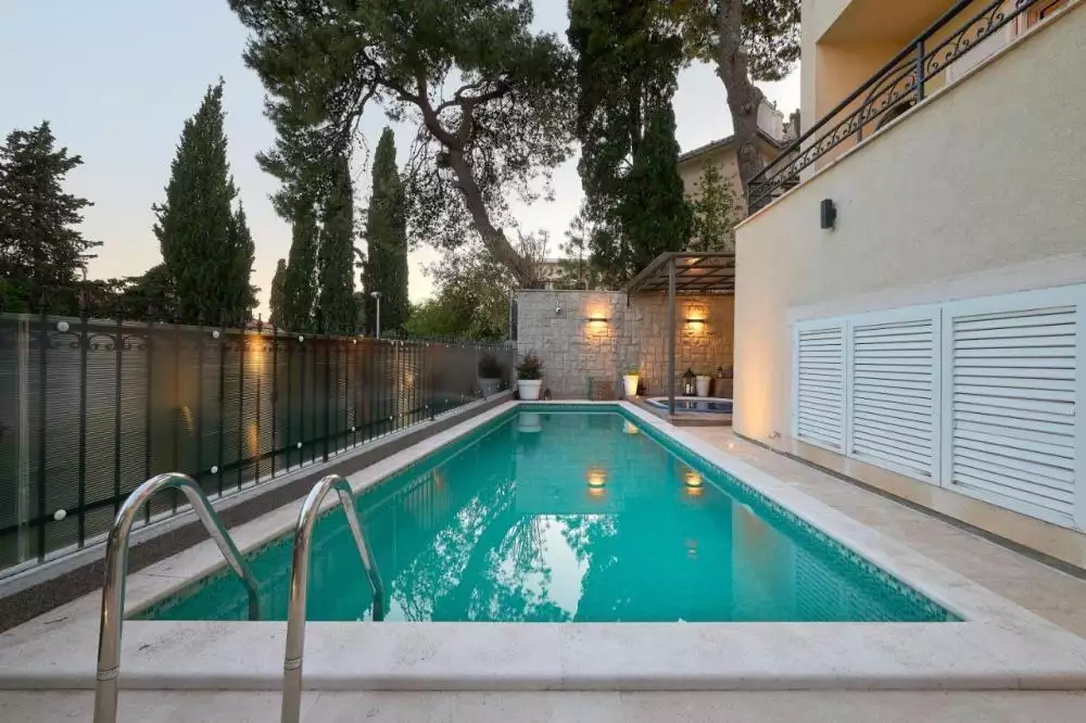 Villa 400m² in Croatia, Split. Priced at 3000000€ rent photo-4