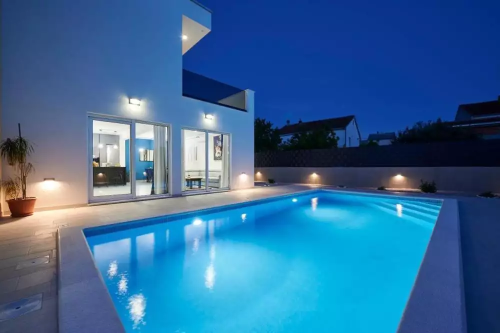 Villa 200m² in Croatia, Kastela. Priced at 800000€ rent photo-1