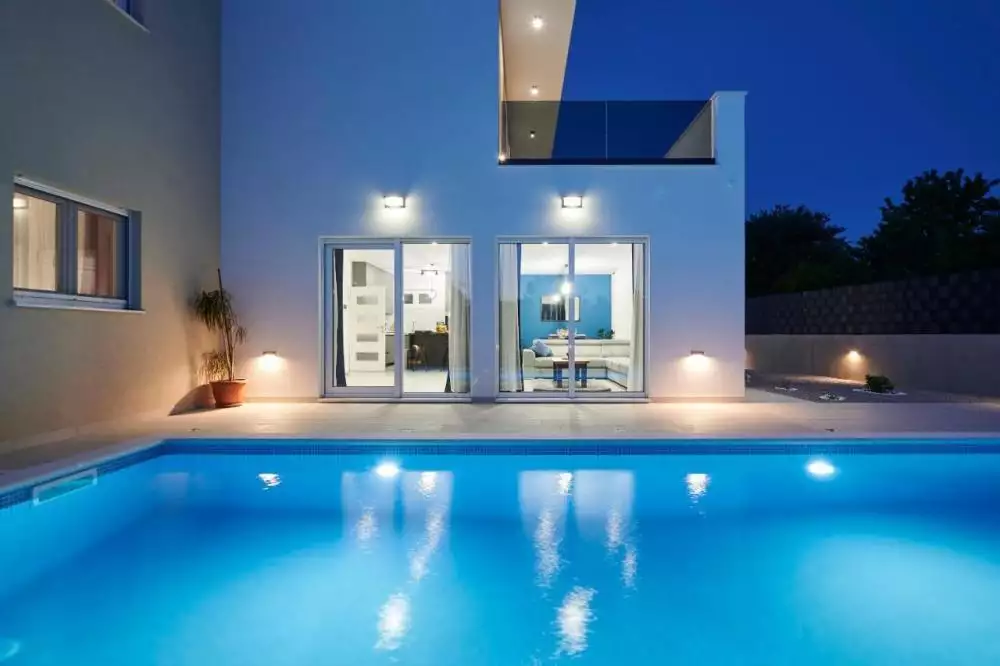 Villa 200m² in Croatia, Kastela. Priced at 800000€ rent photo-2
