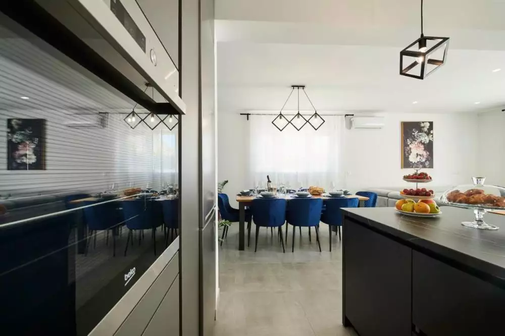 Villa 200m² in Croatia, Kastela. Priced at 800000€ rent photo-9