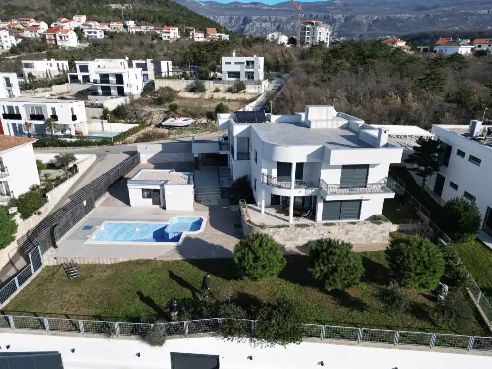 Villa 390m² in Croatia, Crikvenica. Priced at 1650000€ rent photo-1