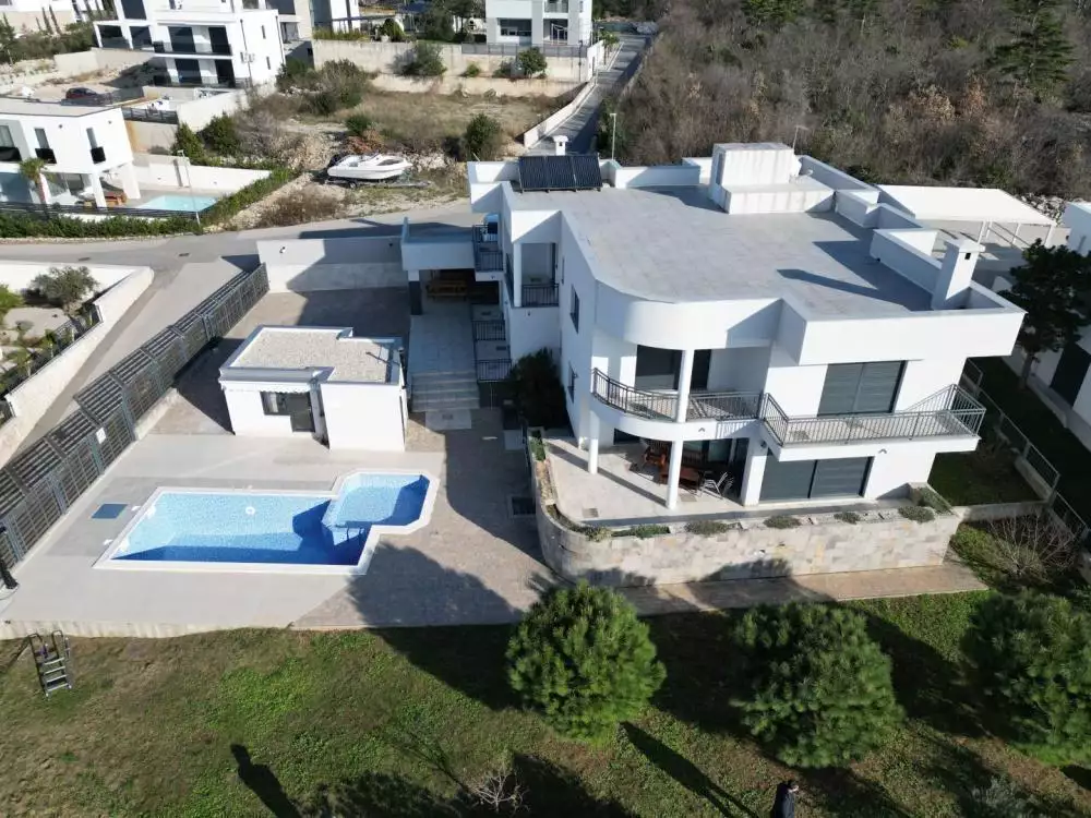 Villa 390m² in Croatia, Crikvenica. Priced at 1650000€ rent photo-2