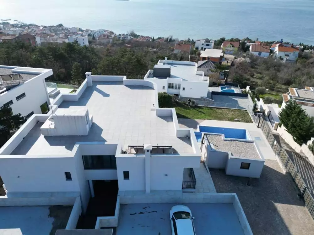 Villa 390m² in Croatia, Crikvenica. Priced at 1650000€ rent photo-3