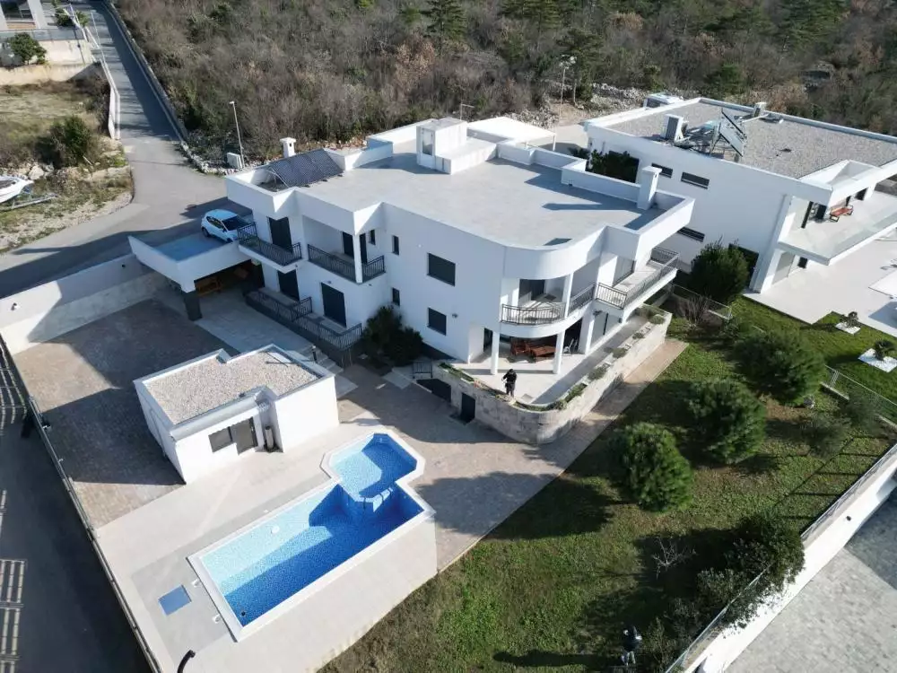 Villa 390m² in Croatia, Crikvenica. Priced at 1650000€ rent photo-5