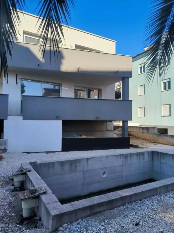 Villa 121m² in Croatia, Rovinj. Priced at 650000€ rent photo-1