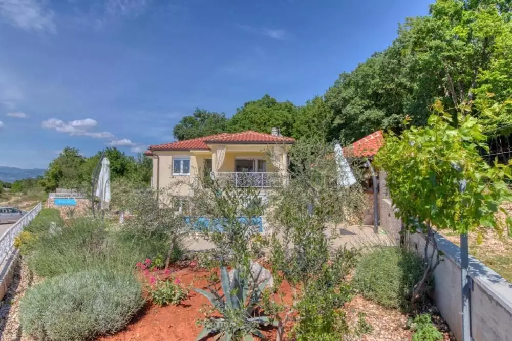 Villa 260m² in Croatia, Omisalj. Priced at 850000€ rent photo-1